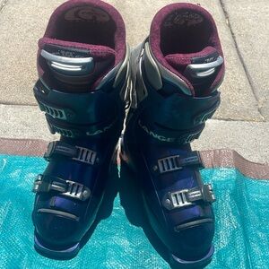 Size 7 Lange ski boots. Great shape.